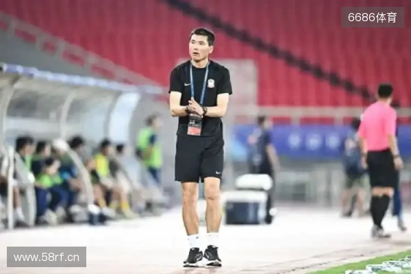 邵佳一探班U22国足重逢老友 9人归来鲁沪新星伤退